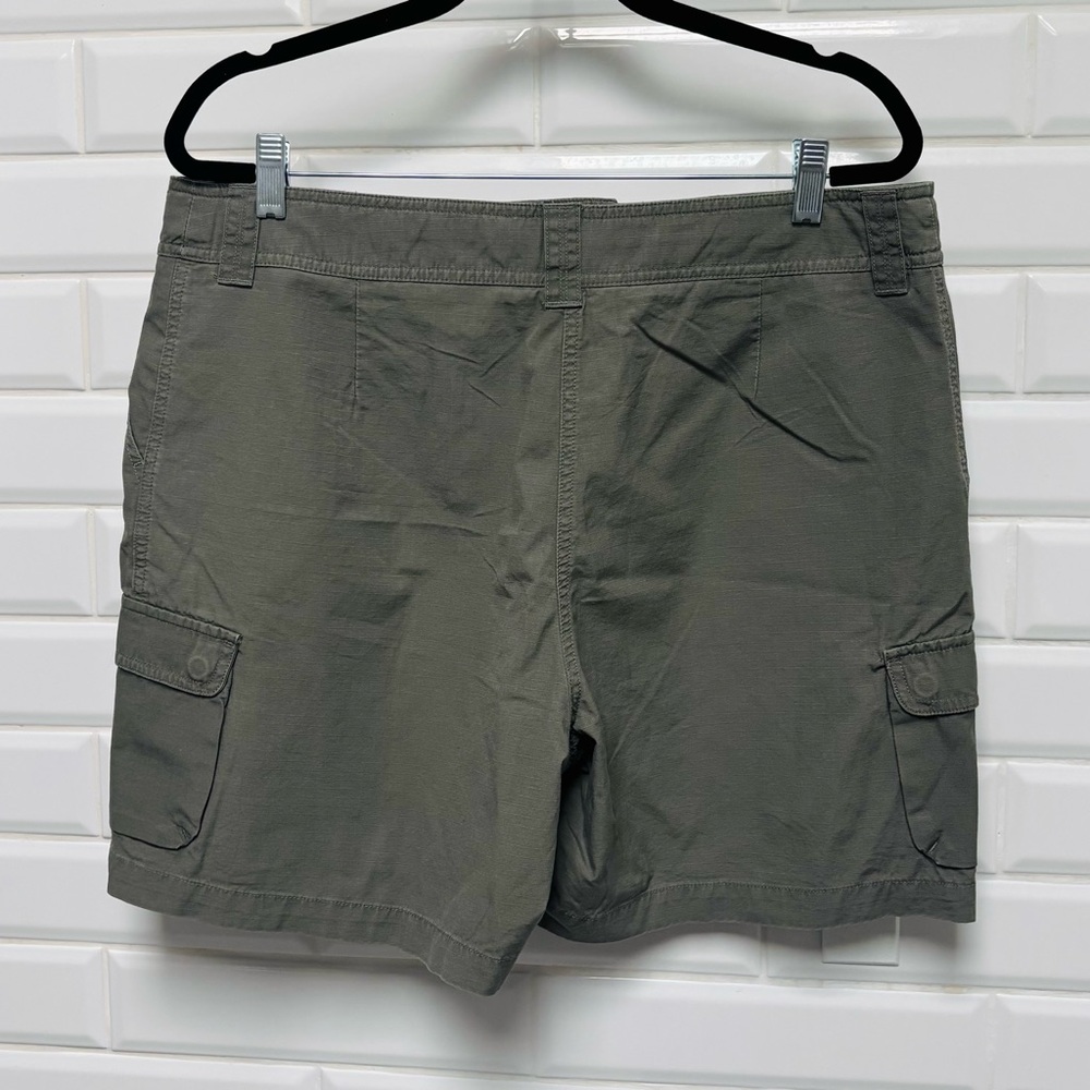 Women’s 16 Jones New York Sport Green Cargo Shorts - Picture 2 of 5